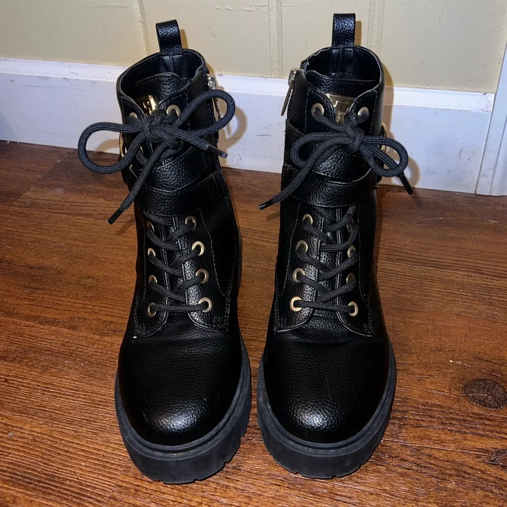 Guess Black Leather Gold Accent Lace Up Zip Moto Combat Ankle Boots Size 6.5 - Picture 3 of 13